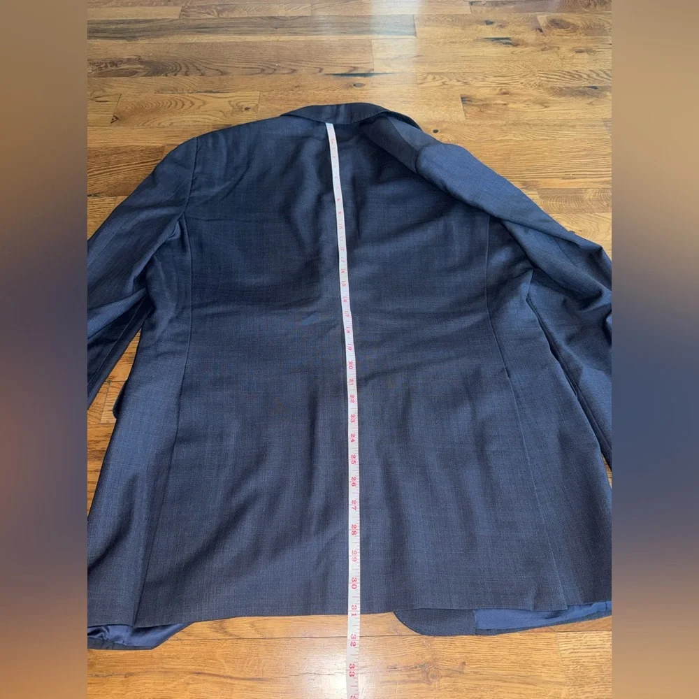 Samuelsohn. Midnight Blue Wool Blazer. Size 42 Long.